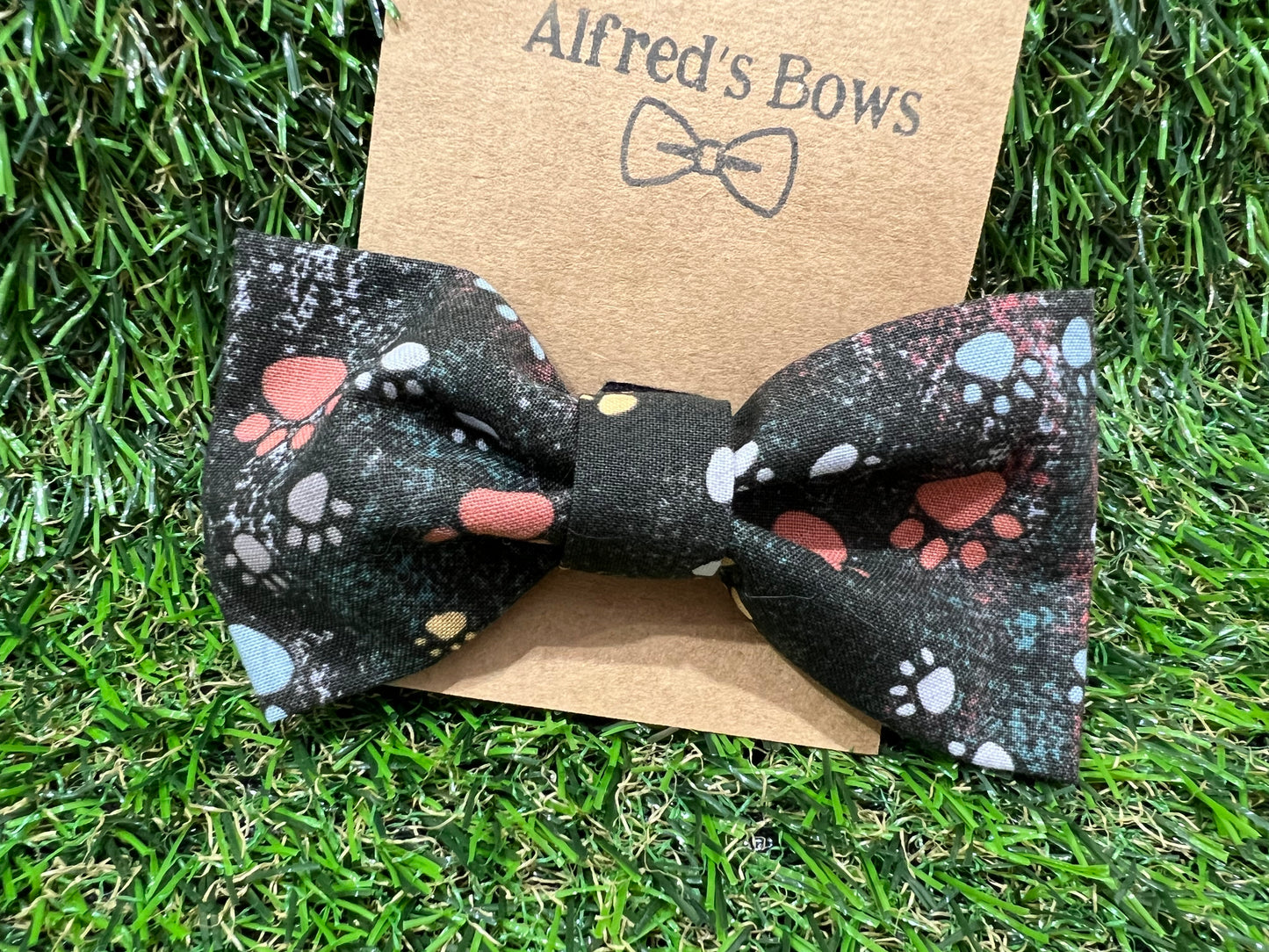 Alfred's Bows Paw Splatter Medium bow