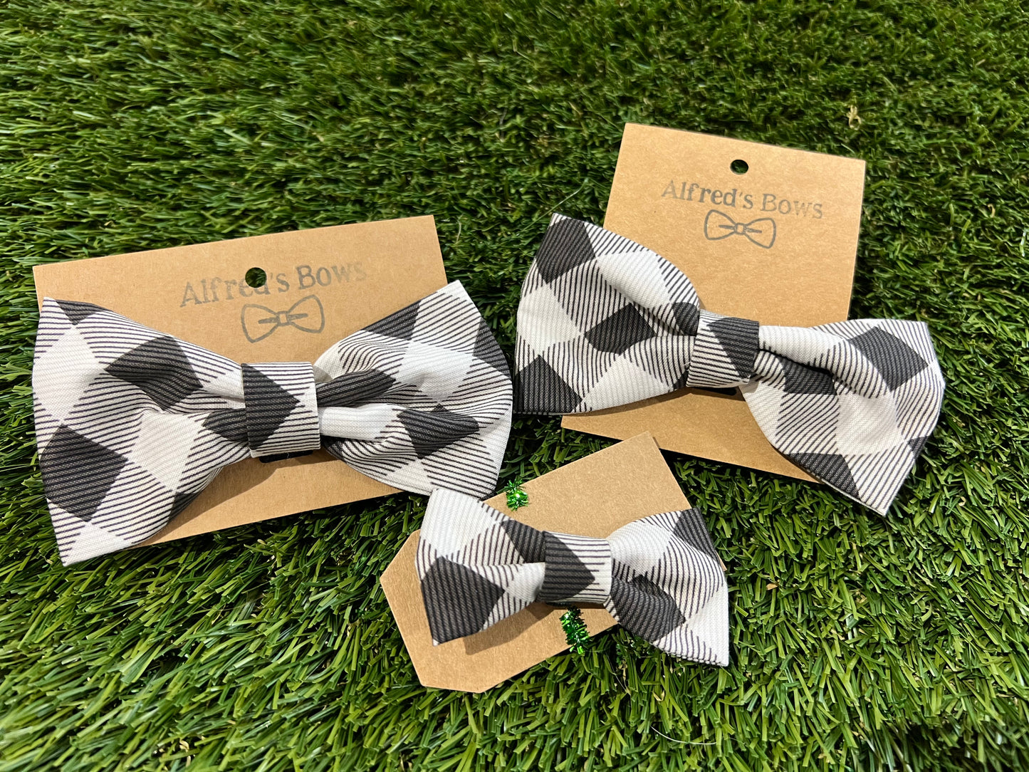 Alfred's Bows Black & White Plaid Medium Bow