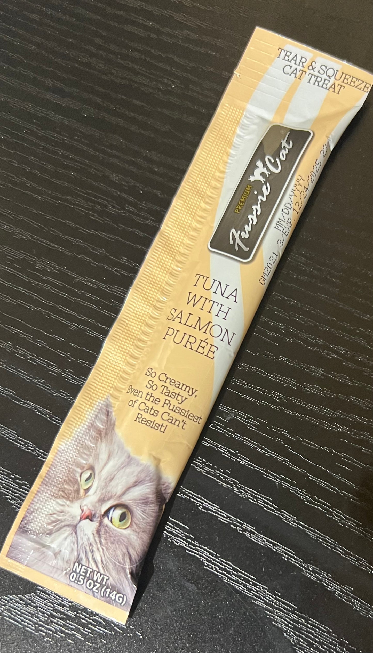 FUSSIE CAT TUNA WITH SALMON PURÉE 0.5oz (Single Serve Tubes) each