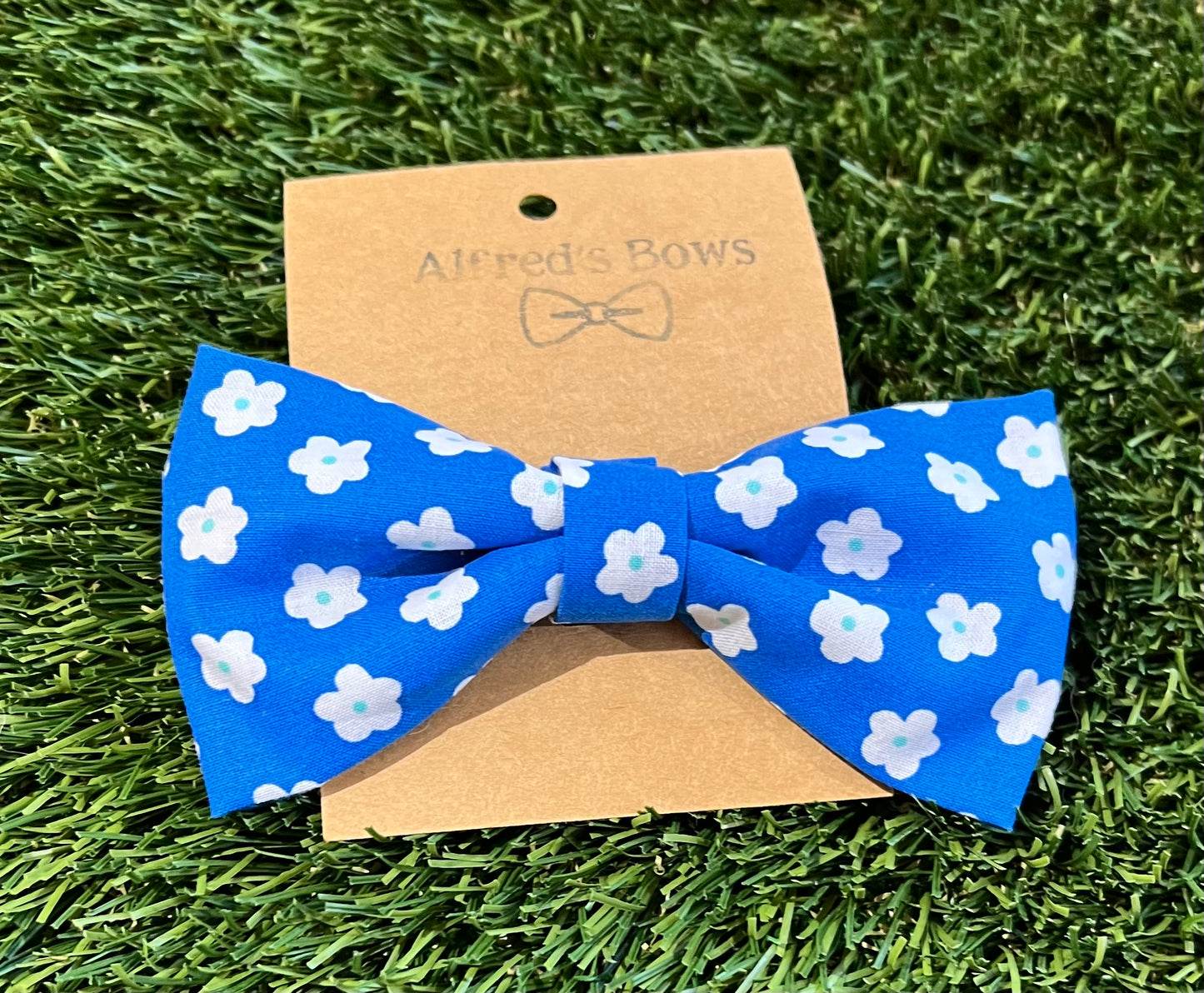 Alfred's Bows Blue with White Flowers Medium Bow