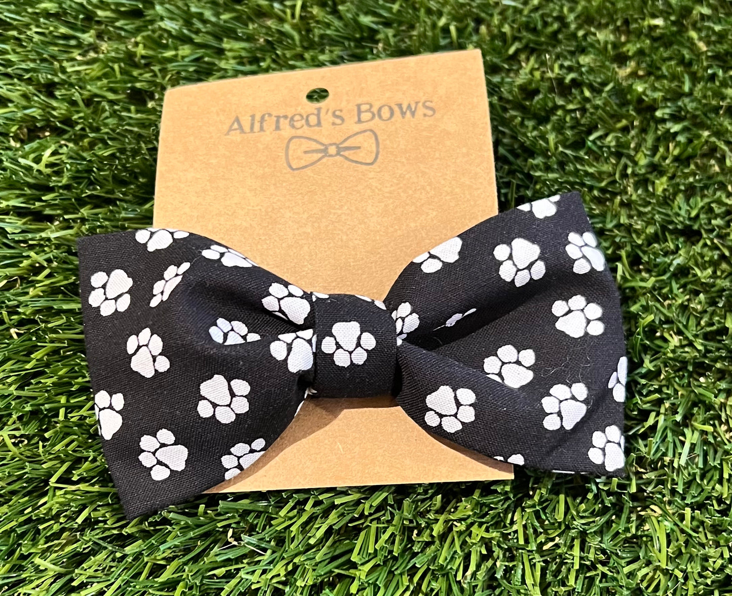 Alfred's Bows Black with White Paws Medium Bow