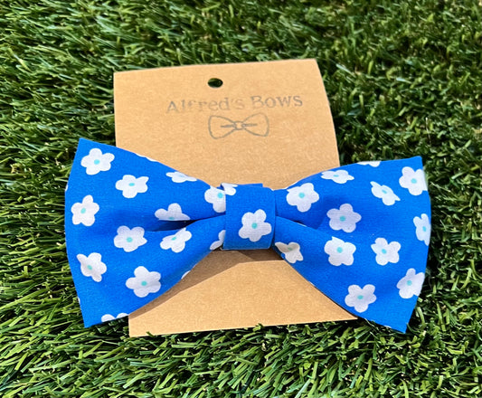 Alfred's Bows Blue with White Flowers Medium Bow