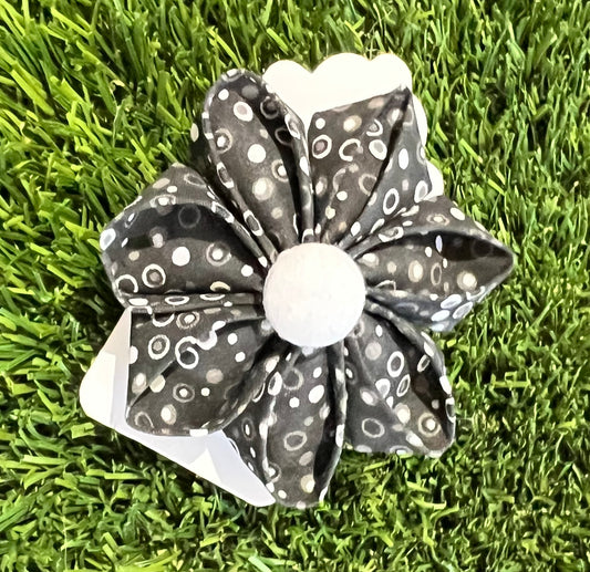 Alfred's Bows Black with White Circles Flower