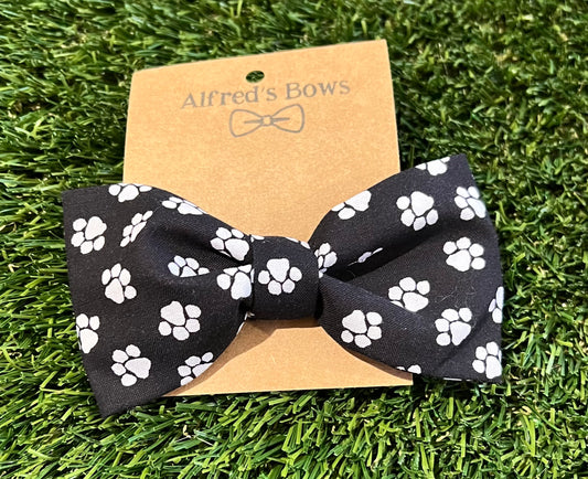 Alfred's Bows Black with White Paws Medium Bow
